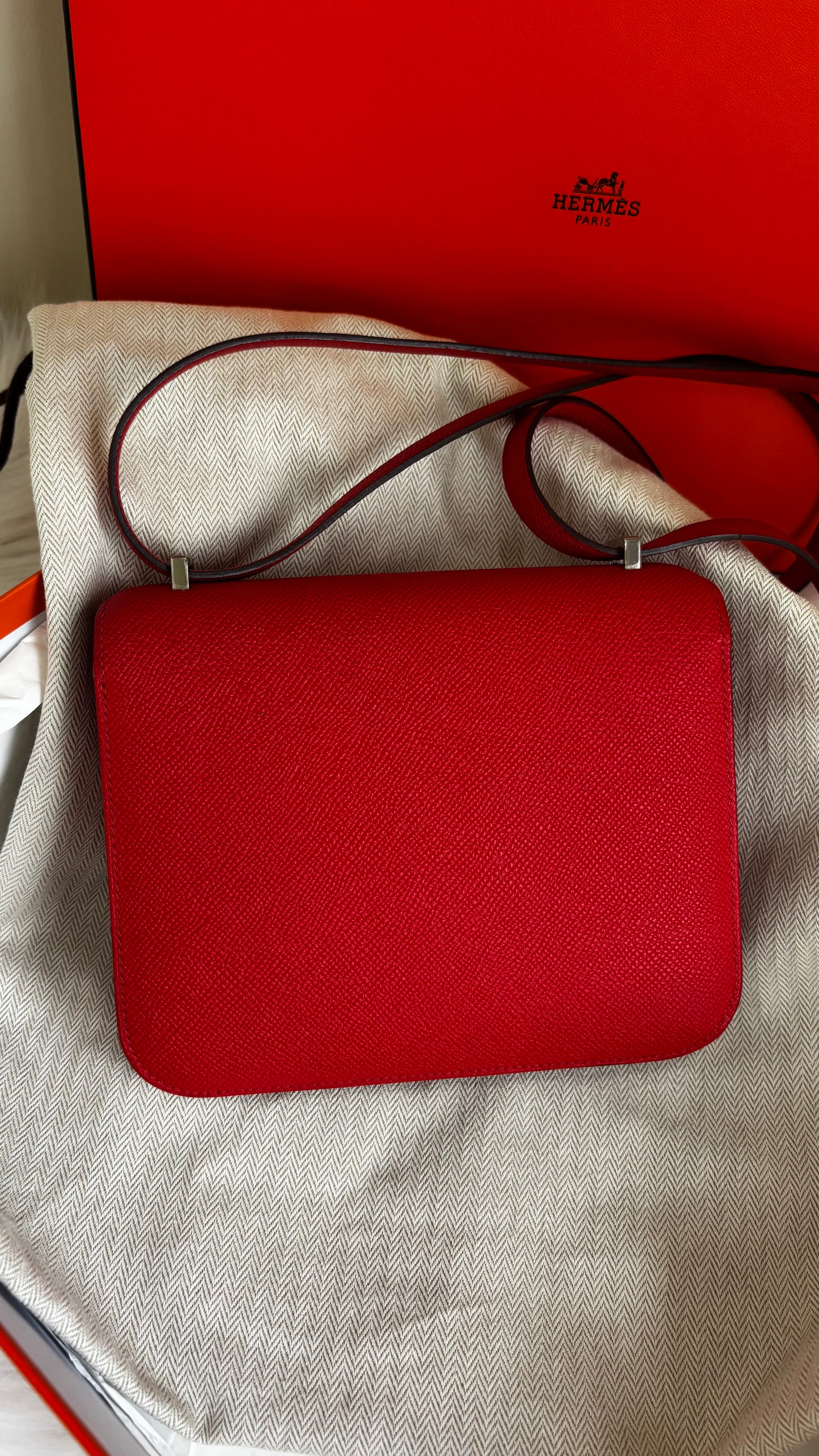 Constance 18 Rouge Casaque Lacquer Hardware